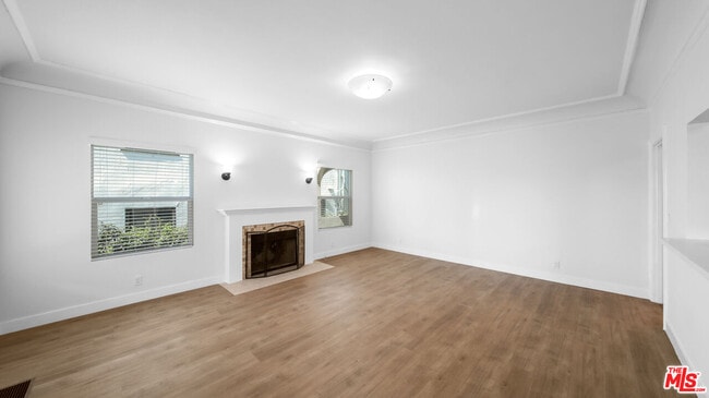 Building Photo - 850 Serrano Pl
