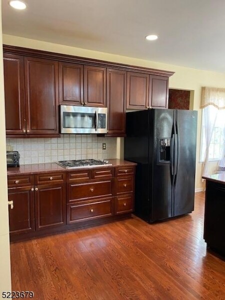 Building Photo - 29 Phillip Dr