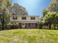 Building Photo - 31 Carriage House Dr