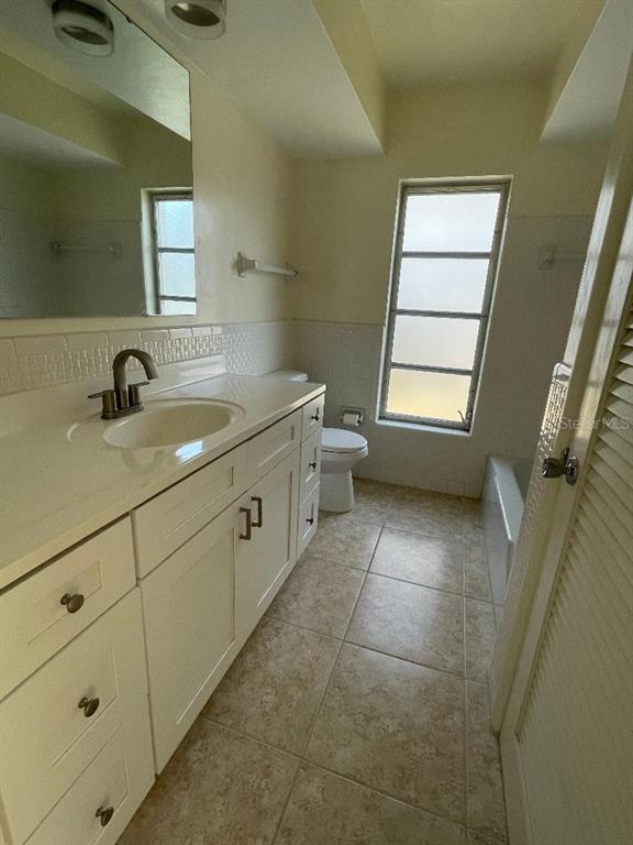 Building Photo - 2051 High Ridge Dr