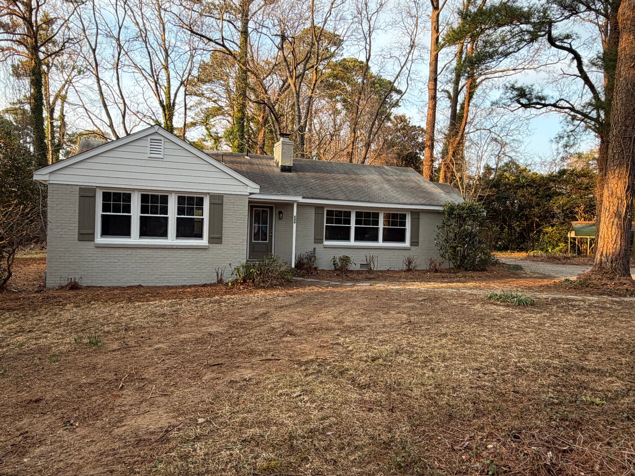 Building Photo - 536 Cavalier Dr