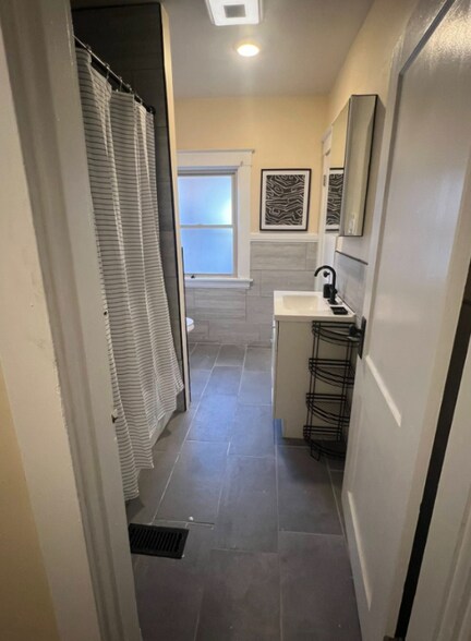 Building Photo - 2121 Burnet Ave