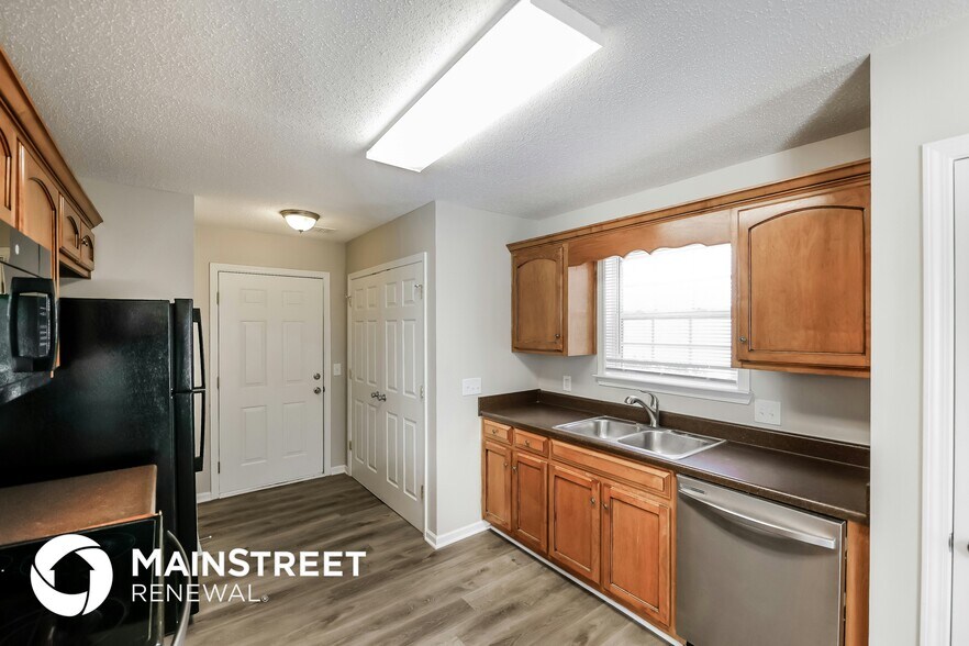 Building Photo - 15973 Stone Ridge Cir