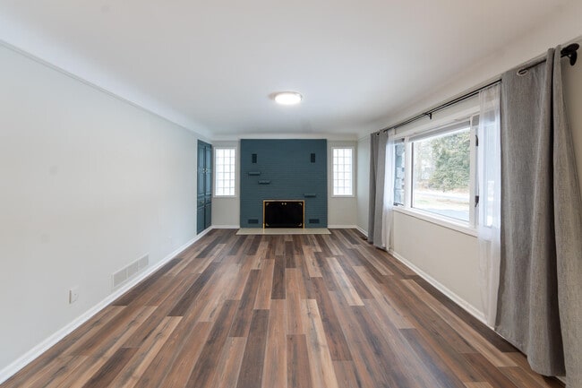 Building Photo - 46105 W Seven Mile Rd