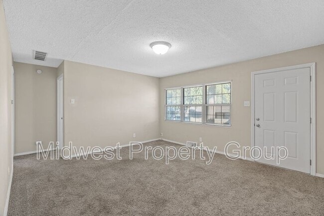 Building Photo - 3661 High Dr
