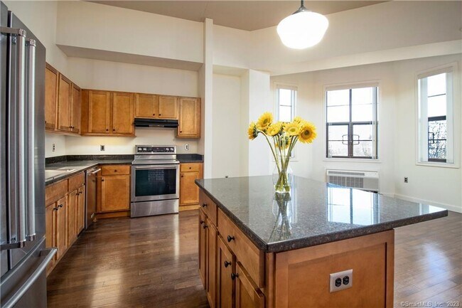 Building Photo - 15 Dinah Rd