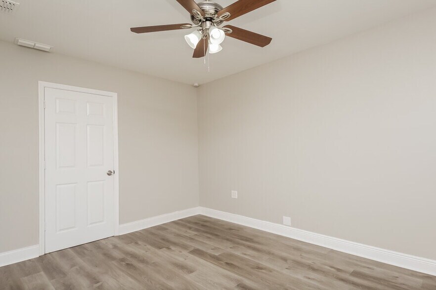 Building Photo - 2022 Valencia Cir