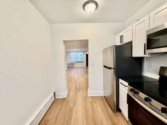 Building Photo - Just RENOVATED open floorplan 3 BED/1 BA HOME w/ WASHER/DRYER & large PATIO on Great Block in Sou...