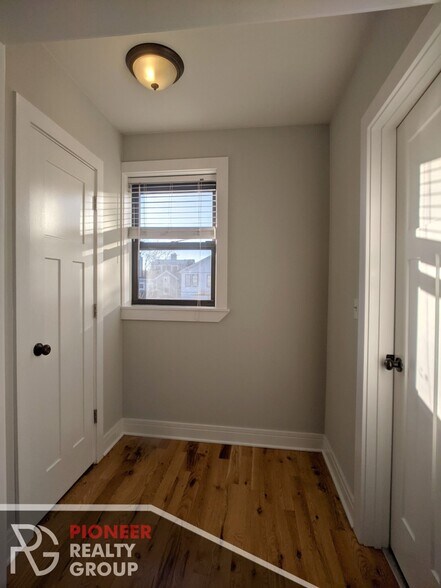 Building Photo - 4546 N Damen Ave