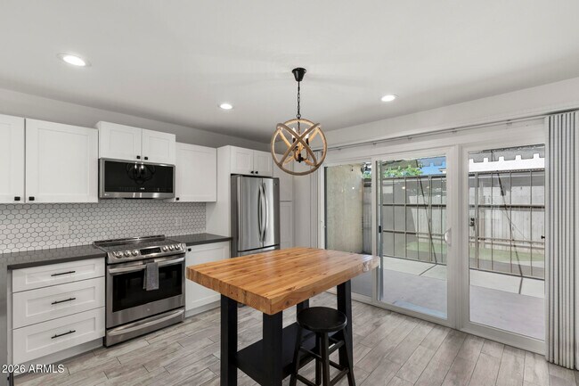 Building Photo - 8348 E Solano Dr