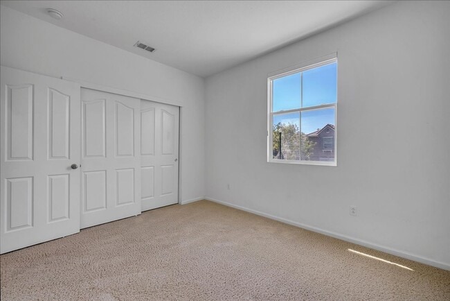 Building Photo - Upgraded 2BD/2BA Condo Near Empire Ranch G...