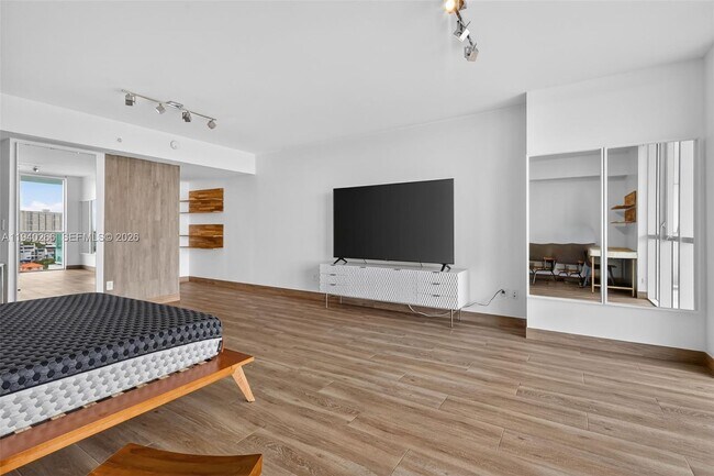 Building Photo - 400 Sunny Isles Blvd