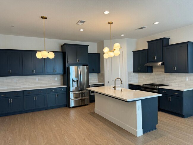 Building Photo - 3 BR/3BA | Newly Renovated Single Family Home | Front Yard| In Sacramento!