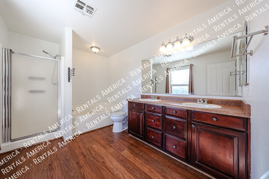 Building Photo - 6175 S Sharon Ct