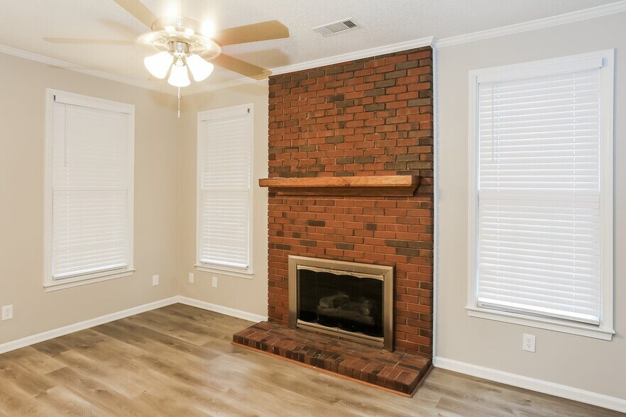 Building Photo - 4110 Woodbury Terrace NW