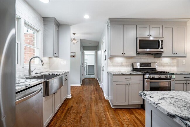 Building Photo - 2470 Landeau Cir
