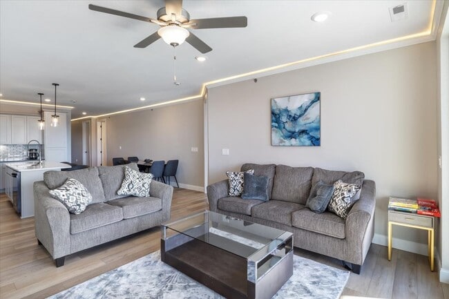 Building Photo - 4877 Osage Beach Pkwy