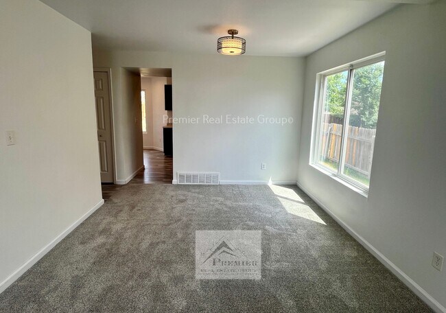 Building Photo - 8145 Camfield Cir