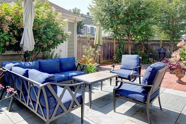 Building Photo - 27 Cranston Ave