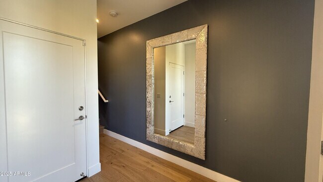 Building Photo - 3150 E Glenrosa Ave