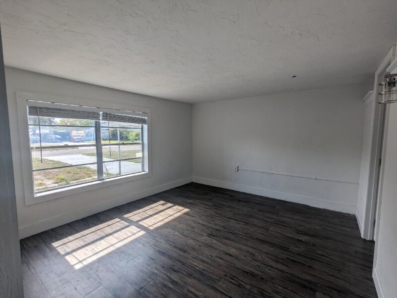 Building Photo - 1713 29th St W