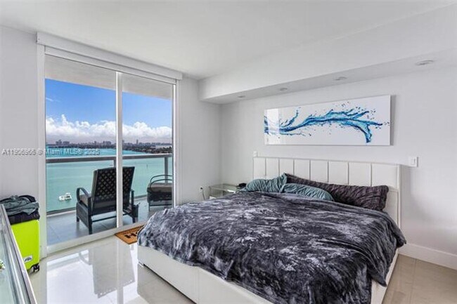 Building Photo - 1800 N Bayshore Dr