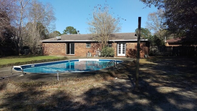 Building Photo - West Pensacola 3/2 Home with Fire Place & ...