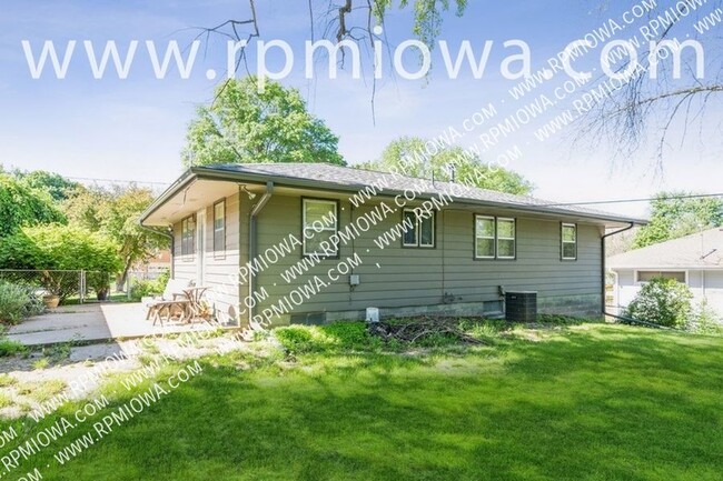 Building Photo - WELCOME HOME!! 3 Bedroom, 1 Bath Home in D...