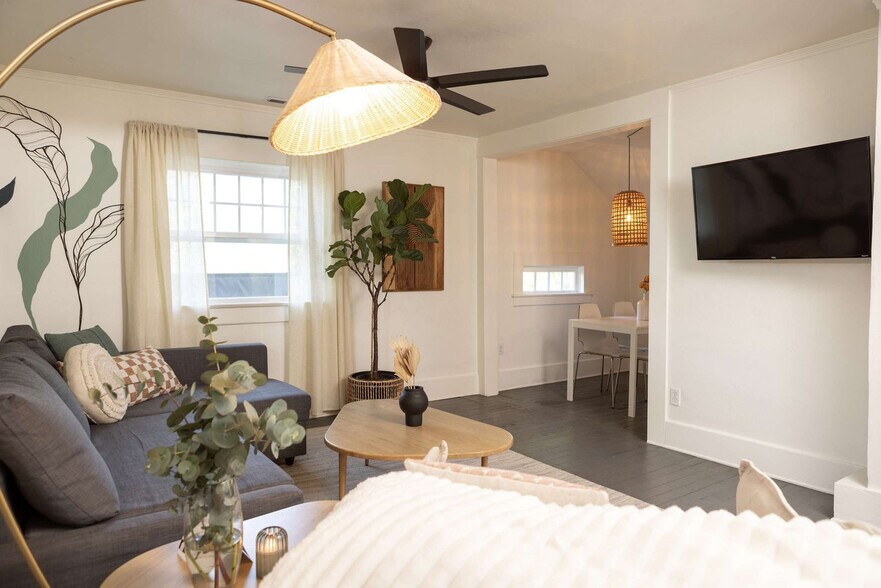 Building Photo - 522 W Franklin St