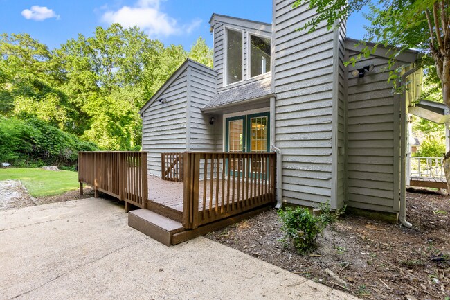 Building Photo - 240 N Cedarbrook Dr