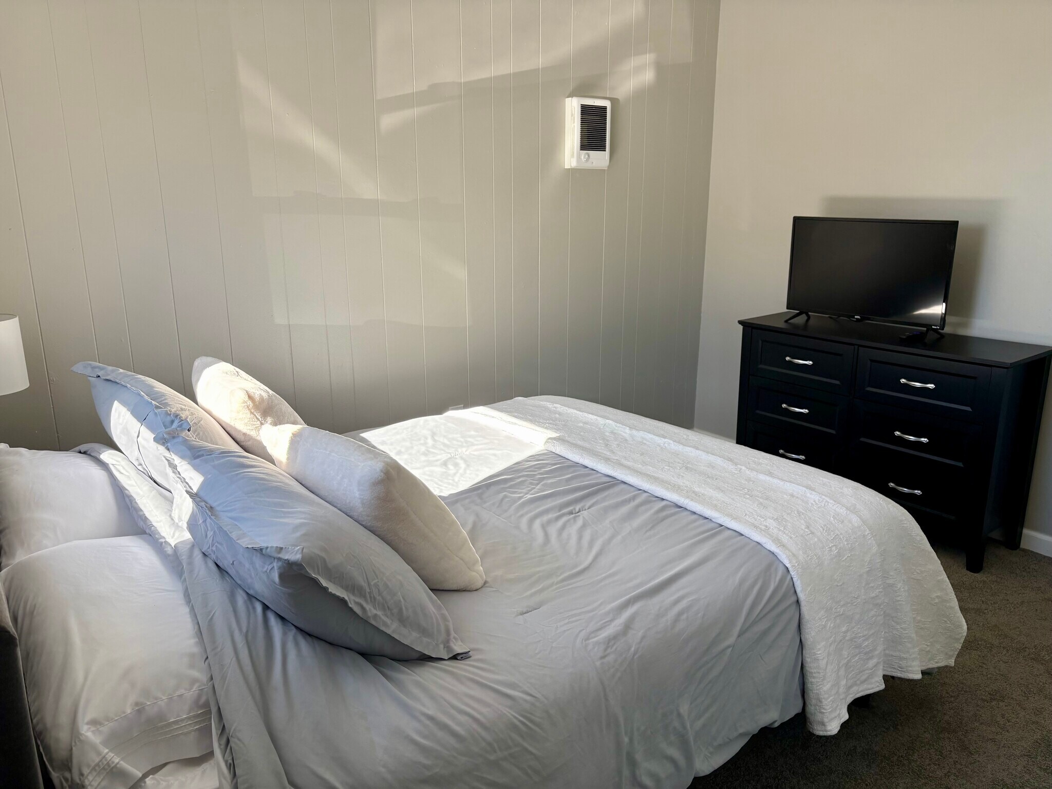 Building Photo - 7560 Mentor Ave