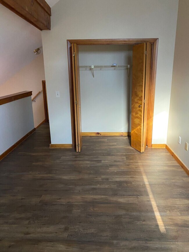 Building Photo - Two Bedroom Condo in Franklin Heights