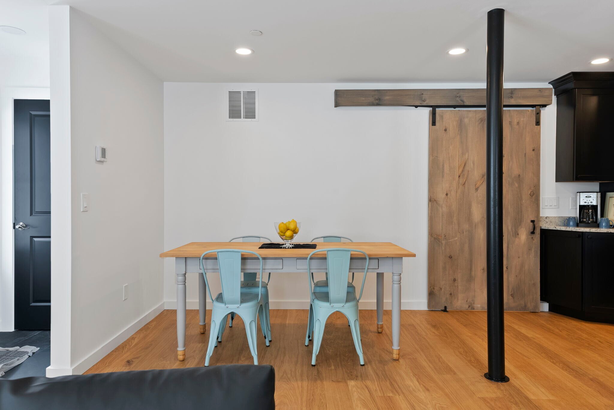 Building Photo - 179 Butternut St