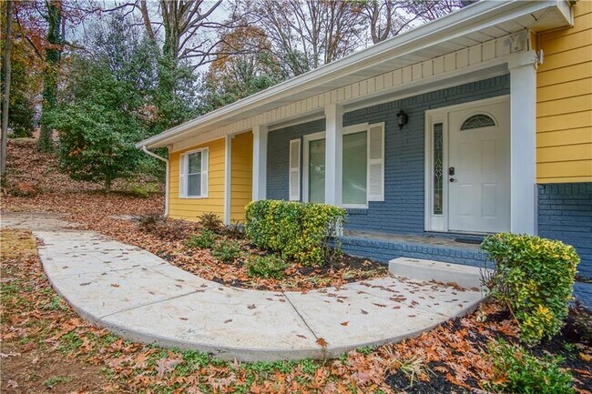 Building Photo - 2640 Casher Dr