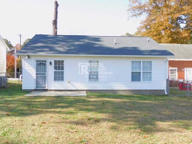 Building Photo - 3 Bed / 2 Bath Home Near UNCG