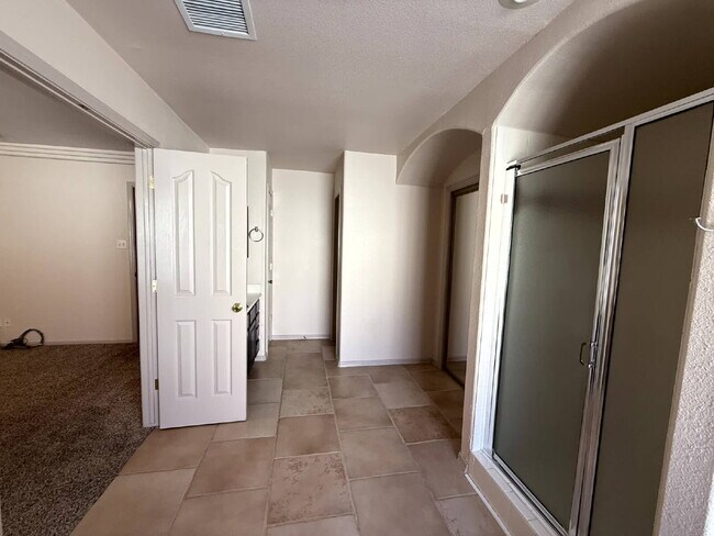 Building Photo - 317 Zenith Dr