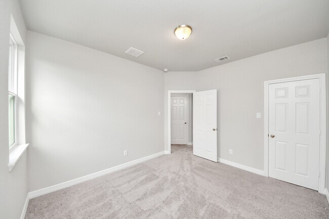 Building Photo - 2830 Tumlinson Dr