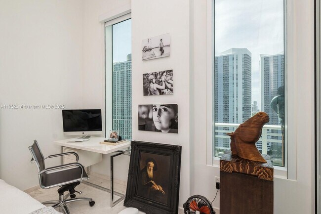 Building Photo - 900 Brickell Key Blvd