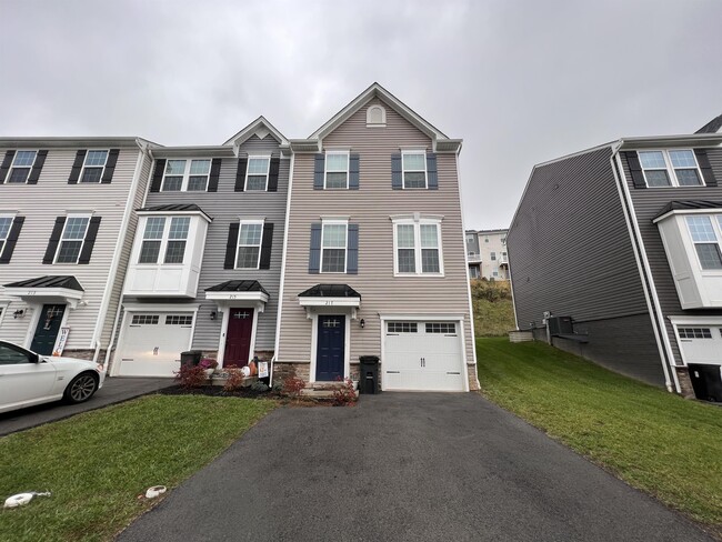Building Photo - 217 Stonehurst Dr