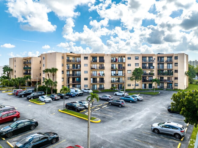 1820 W 53rd St Hialeah, FL 33012 - Versailles Plaza Condominium