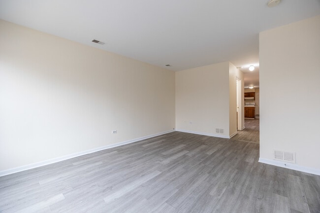 Building Photo - 6323 W Fullerton Ave