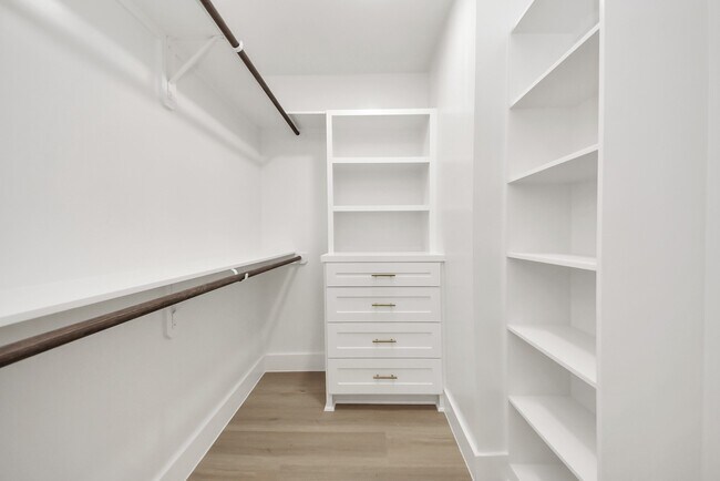 Building Photo - 26206 Maplewood Dr