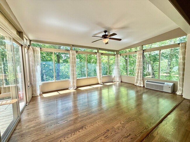 Building Photo - 309 Bullrun Valley Dr