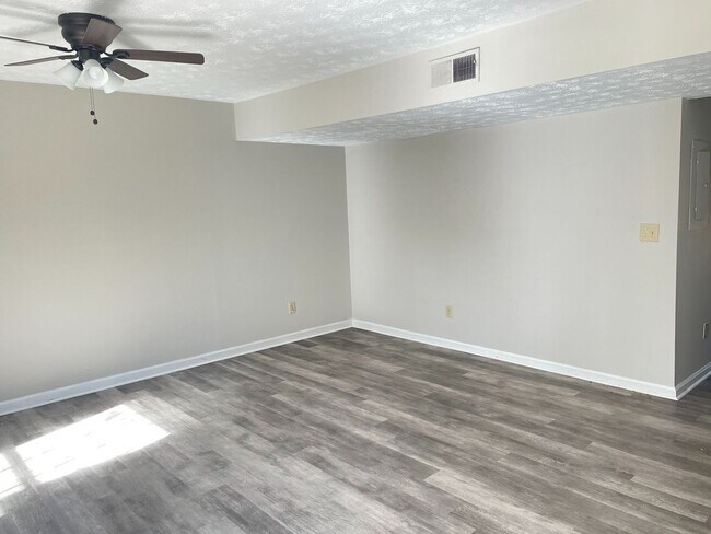 Building Photo - 2526 Sweetridge Ct