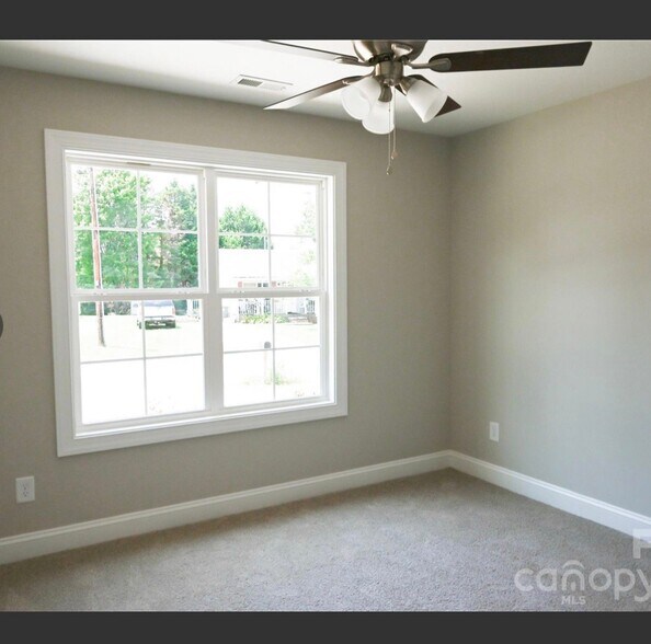Building Photo - 385 Harrel St