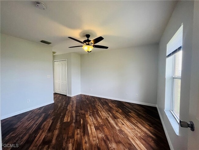 Building Photo - 313 NE 30th St