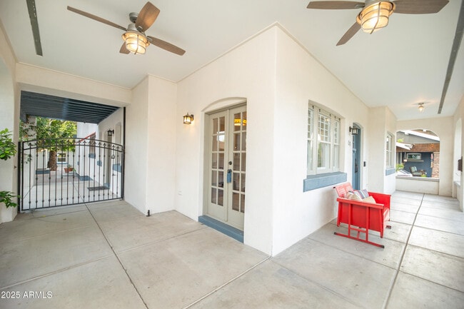 Building Photo - 69 W Lynwood St