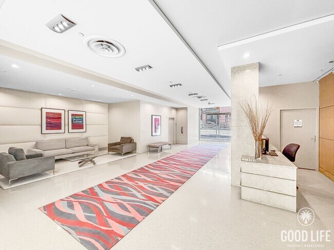 Building Photo - Stunning 2BD/2BA Condo in Downtown W/ W/D,...