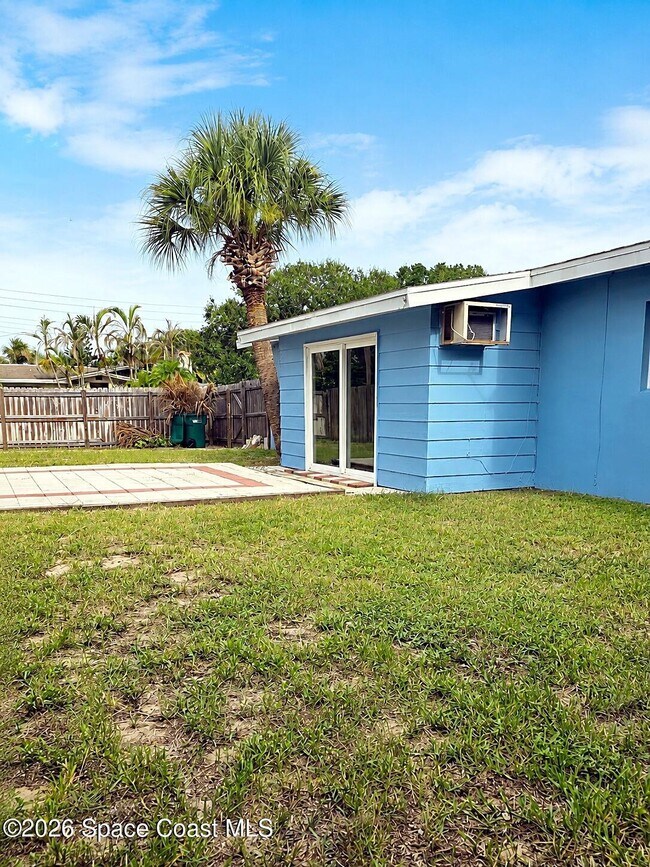 Building Photo - 217 Martin St