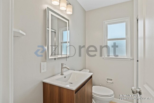 Building Photo - 1723 Laine Ave